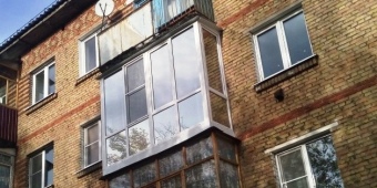 Остекление балкона от плиты до плиты (французское) теплым профилем и энергосберегающими стеклопакетами с тонировкой 